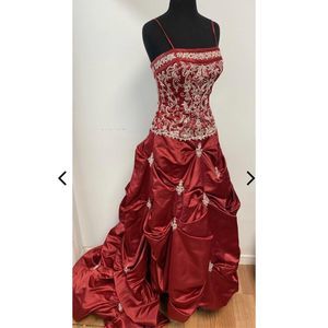 BURGUNDY Small Prom/BRIDAL GOWN W/SEQUINS AND HOOP w Veil & Evening Gloves